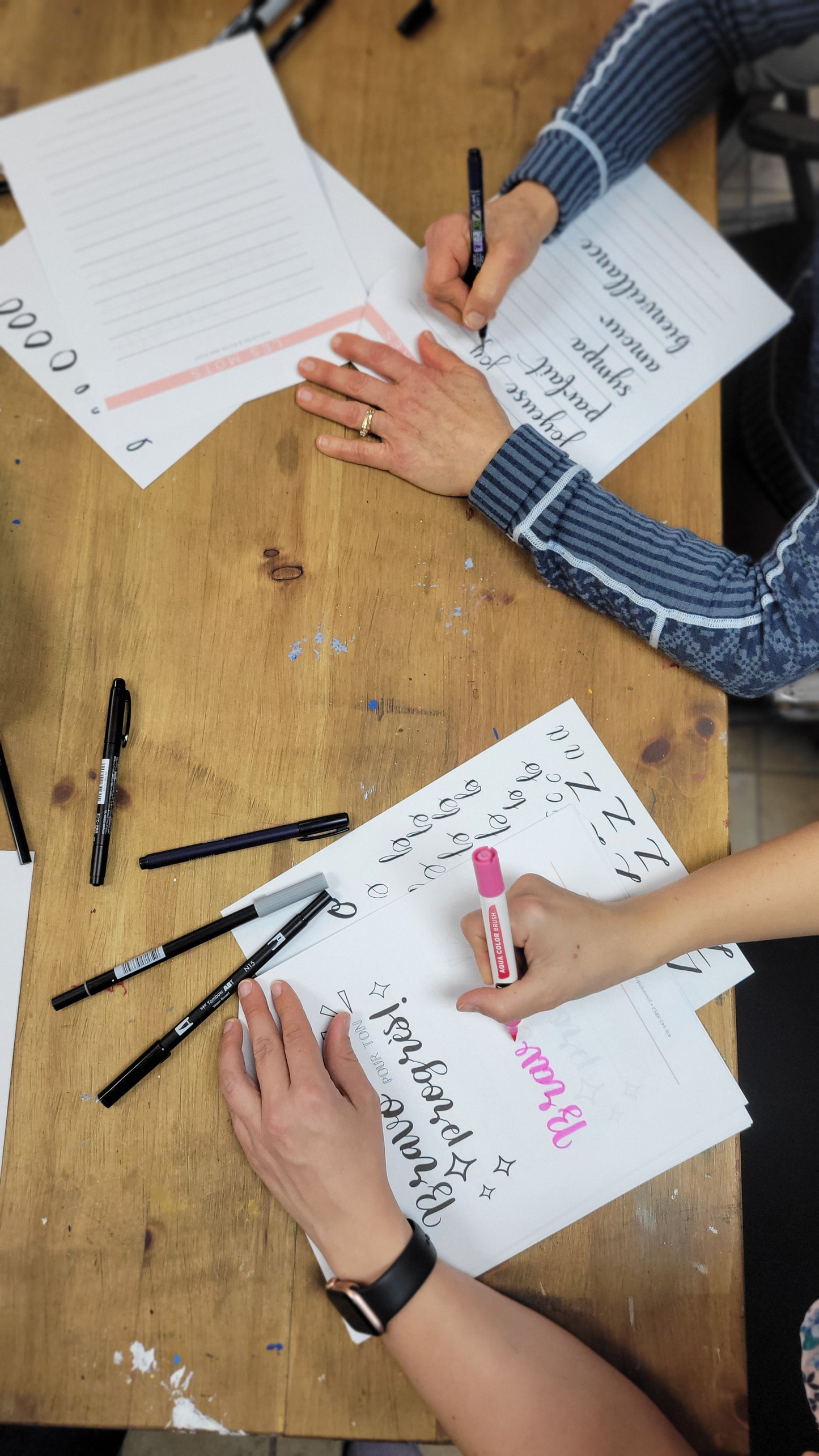 Atelier d'initiation à la calligraphie moderne aux marqueurs avec Josée Landry