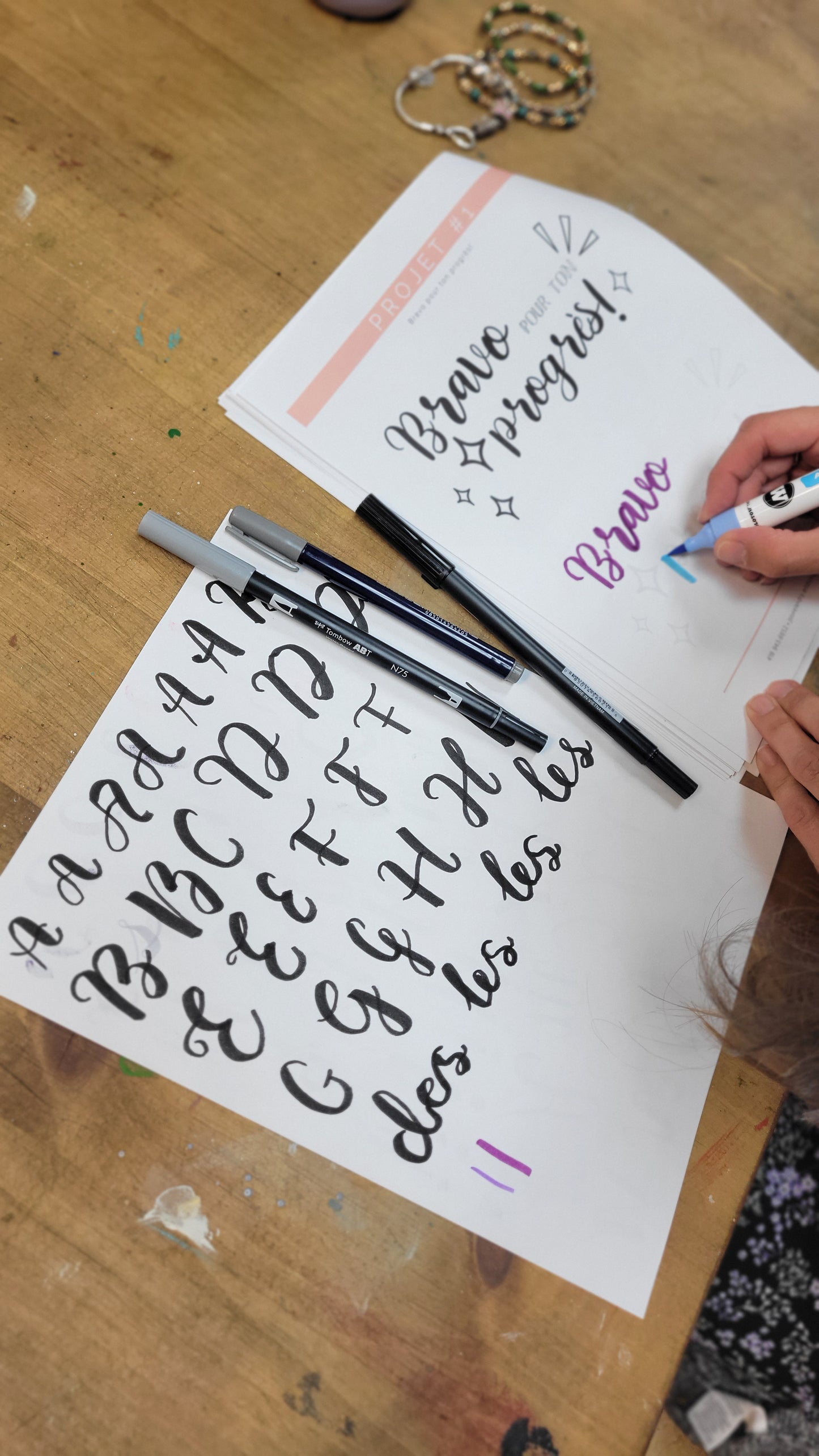 Atelier d'initiation à la calligraphie moderne aux marqueurs avec Josée Landry